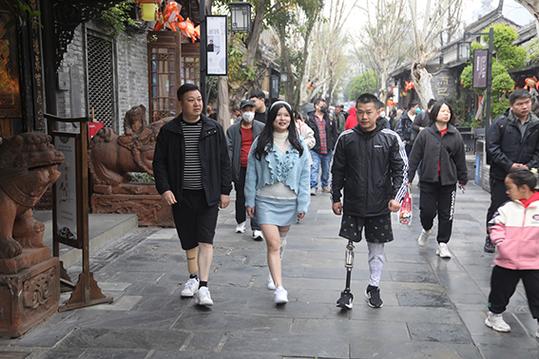 下肢假肢可以根据不同的标准进行分类