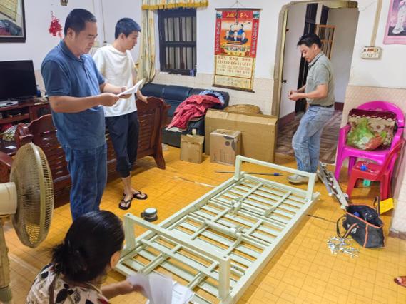 区残联为30名残疾人安装了假肢矫形器及3名残疾儿童发放儿童推车,有效